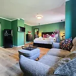Alpha Apartment *