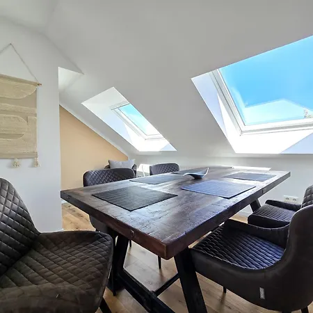 Alpha Apartment *