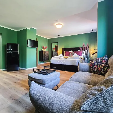 Alpha Apartment *